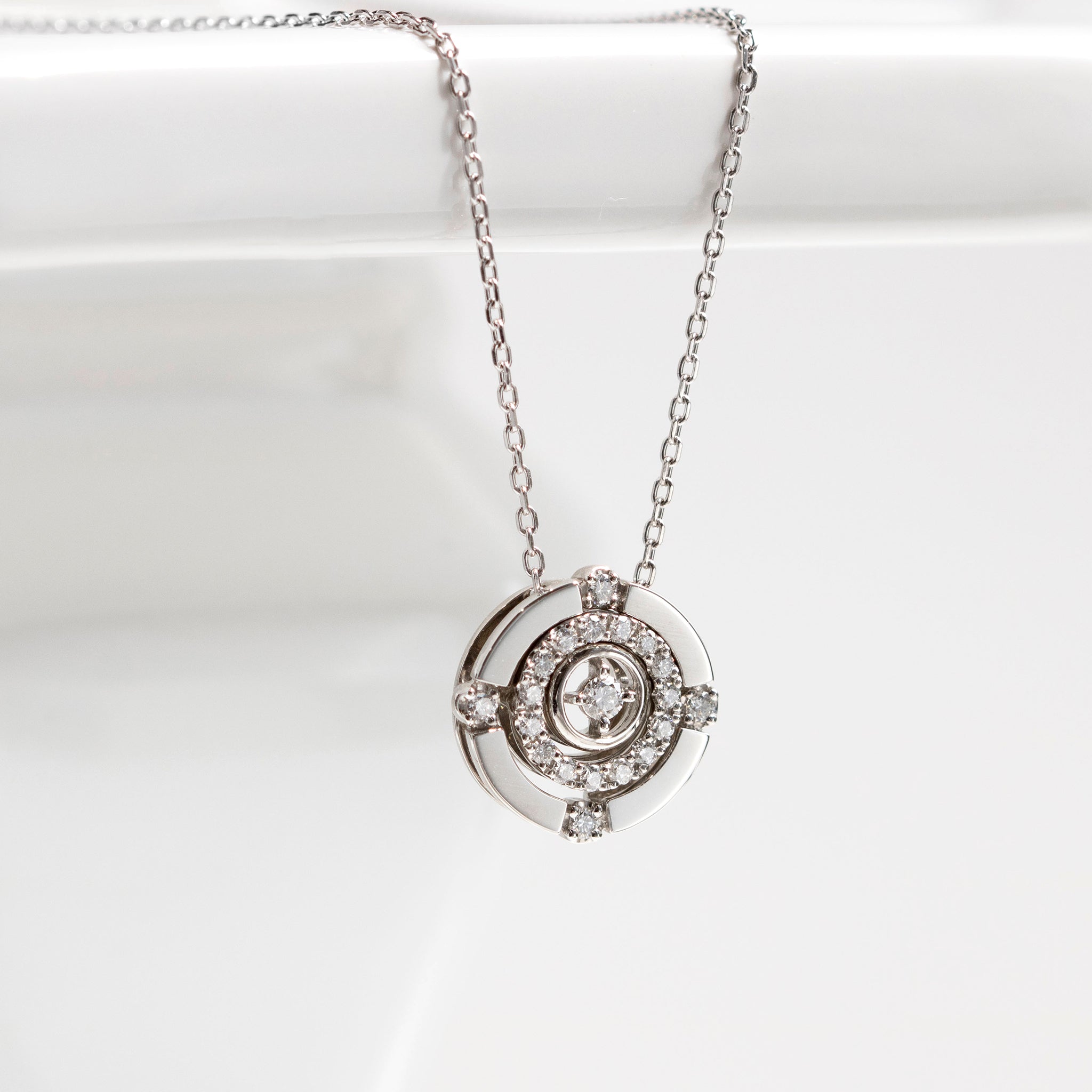 ダイヤモンド プラチナネックレス(スライドピン式/4月誕生石/鑑別書付)《14DB0825》