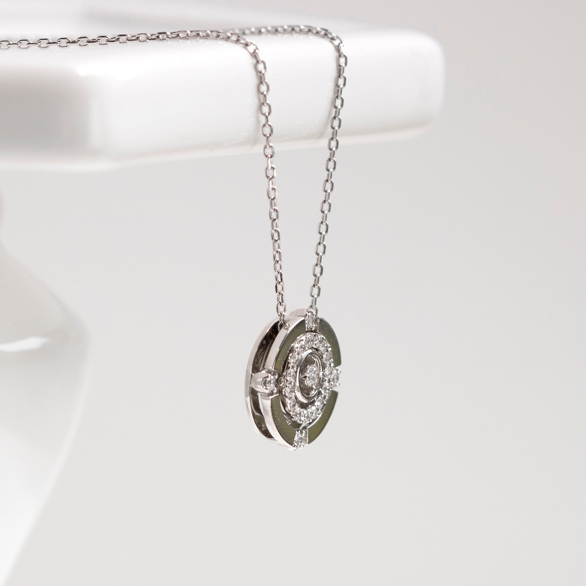 ダイヤモンド プラチナネックレス(スライドピン式/4月誕生石/鑑別書付)《14DB0825》