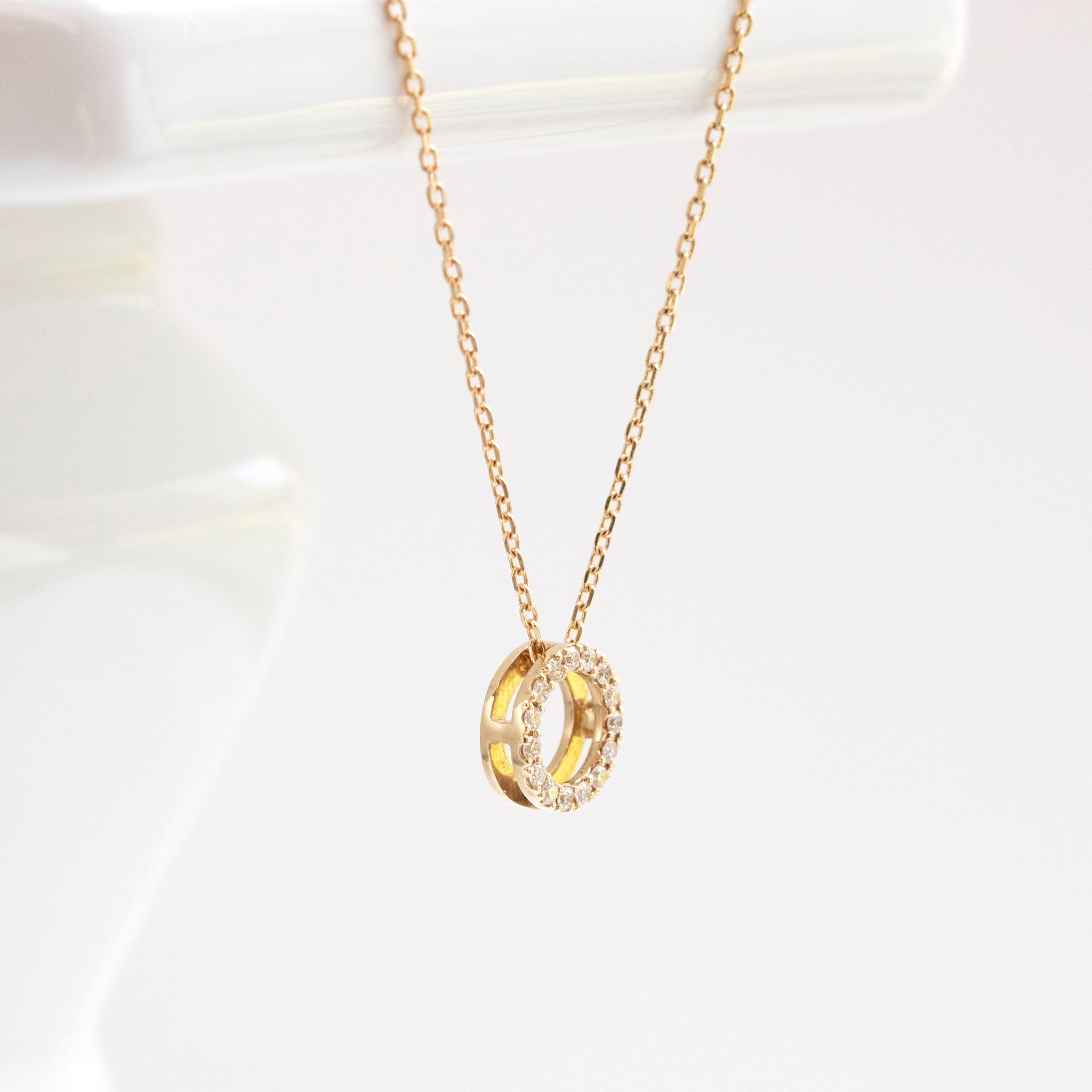 ダイヤモンド K18ペンダントトップ(イエローゴールド/4月誕生石)《14DB0832》