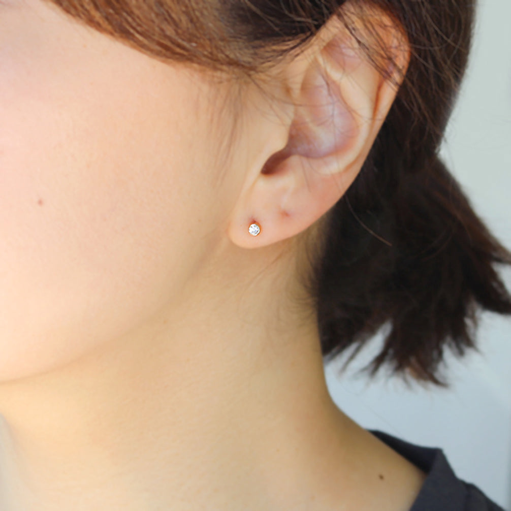 ダイヤモンド K18ピアス(4月誕生石)《18T10139》