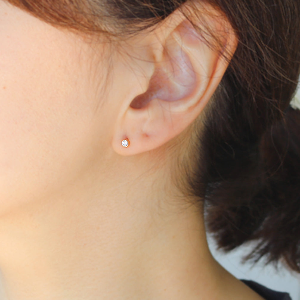 ダイヤモンド K18ピアス(4月誕生石)《18T10139》