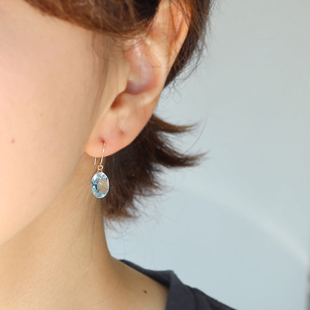 ブルートパーズ K18ピアス(11月誕生石)《18T10149》