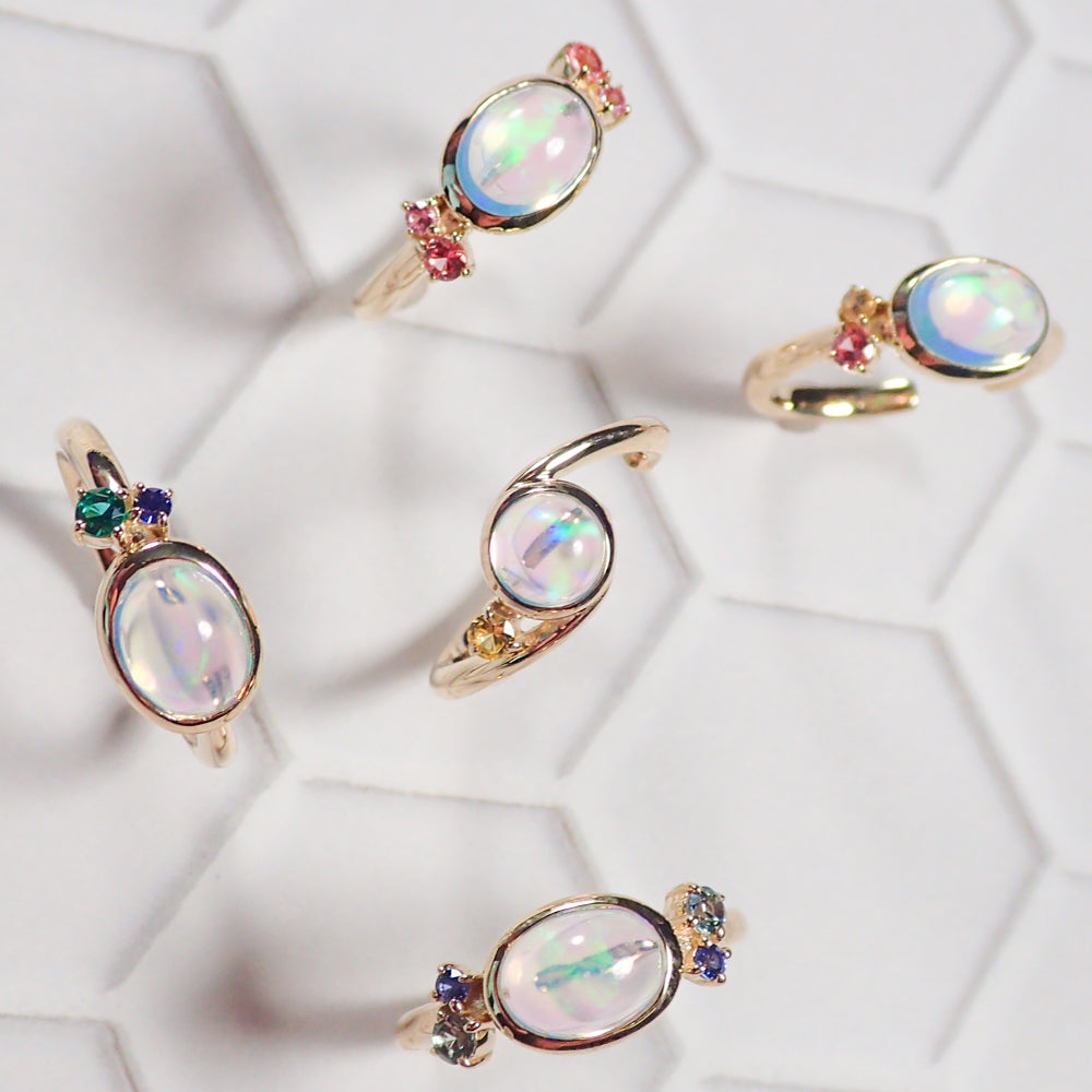 ウォーターオパール/ K10カフリング(クレサンベール/モンプレジール/イエローサファイア)《WESW4150》