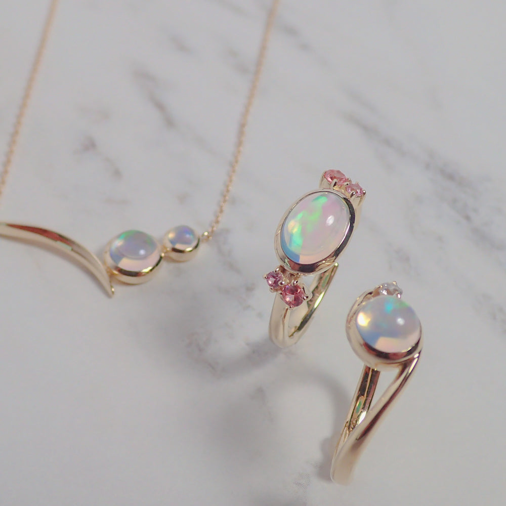 ウォーターオパール/ K10カフリング(クレサンベール/モンプレジール/両サイドメレブルー系)《WESW4147》