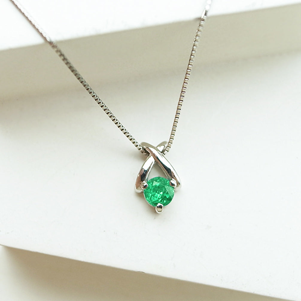 エメラルド プラチナネックレス(5月誕生石)《20T10112》