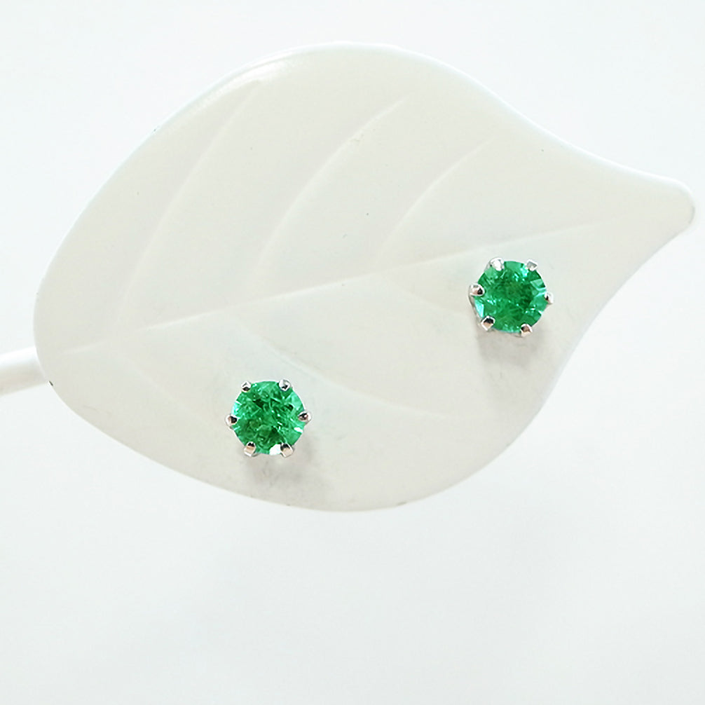 エメラルド プラチナピアス(5月誕生石)《20T10116》