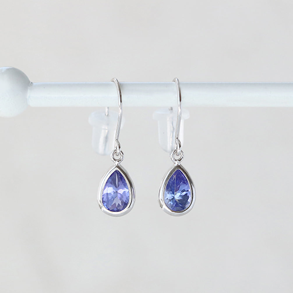 タンザナイト K18ピアス(12月誕生石)《20T10281》