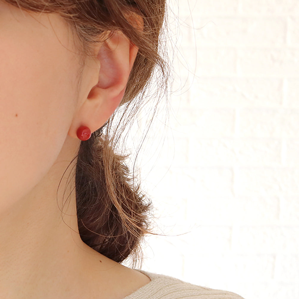 珊瑚(サンゴ) K18ピアス(3月誕生石)《21T10123》