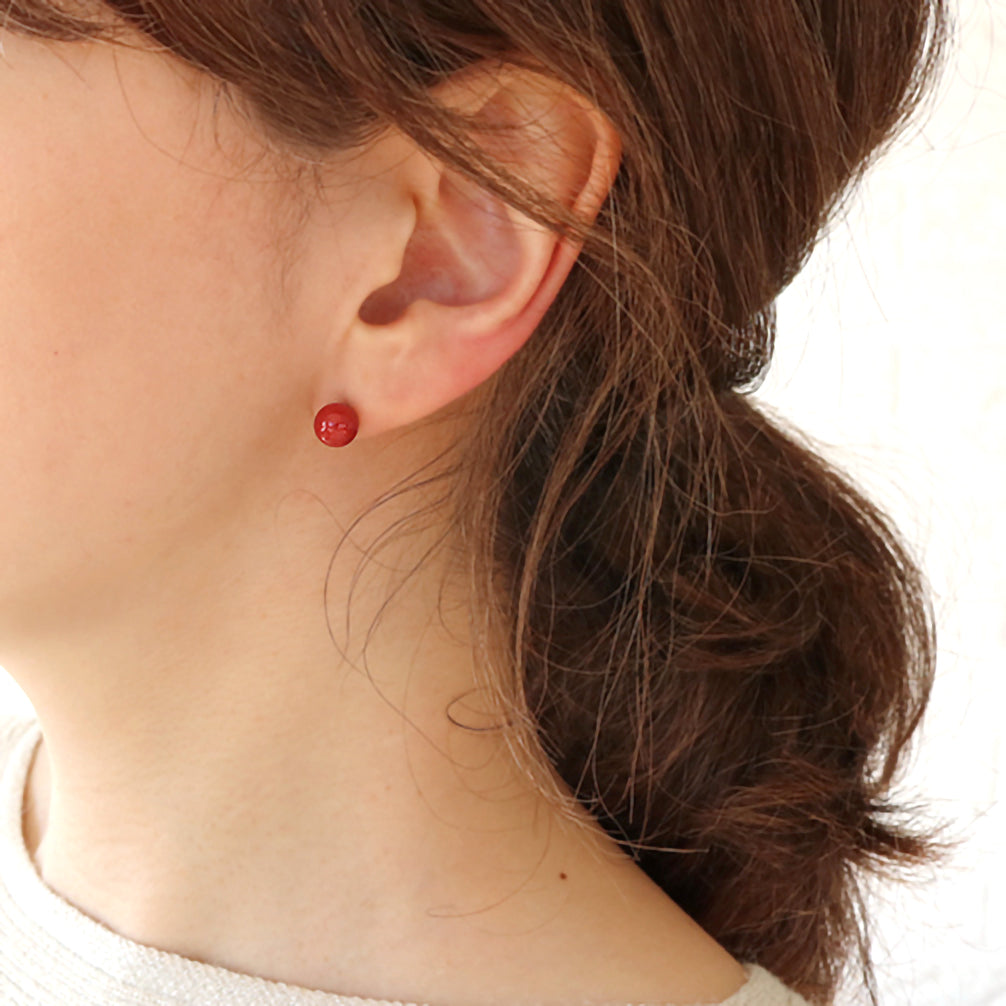 珊瑚(サンゴ) K18ピアス(3月誕生石)《21T10123》