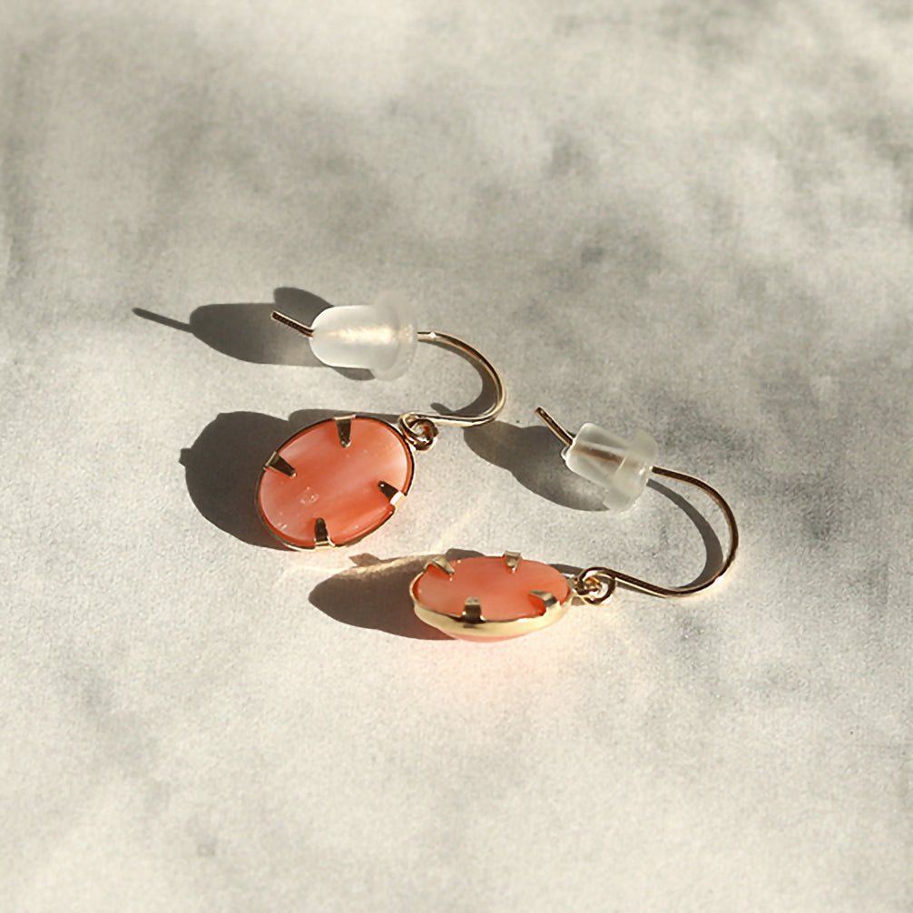 珊瑚(サンゴ) K18ピアス(3月誕生石)《21T10158》