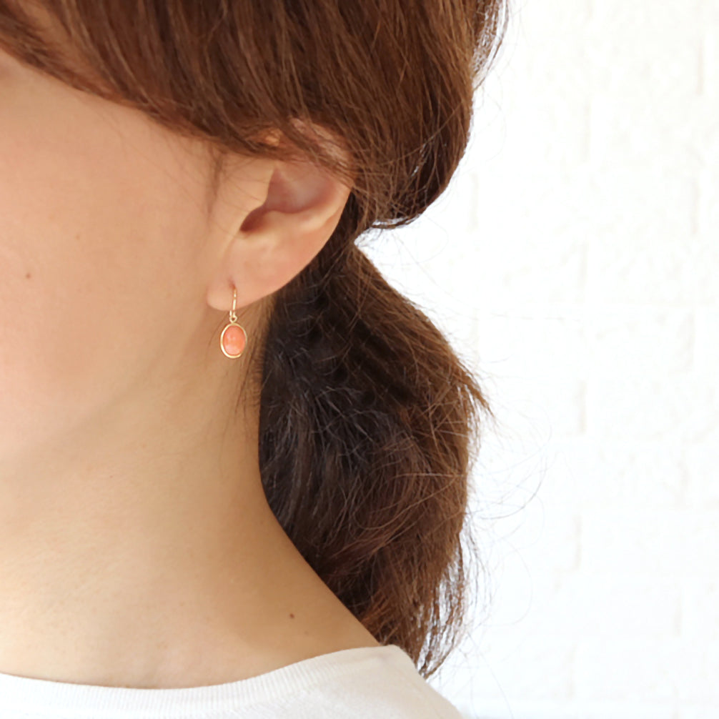 珊瑚(サンゴ) K18ピアス(3月誕生石)《21T10158》