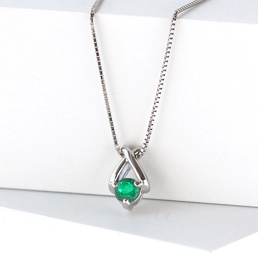 エメラルド プラチナネックレス(5月誕生石)《21T10162》