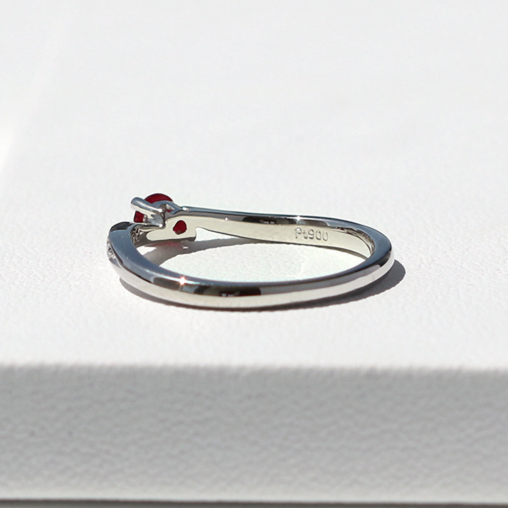 ルビー/ダイヤモンド プラチナリング(7月誕生石)《21T10197》
