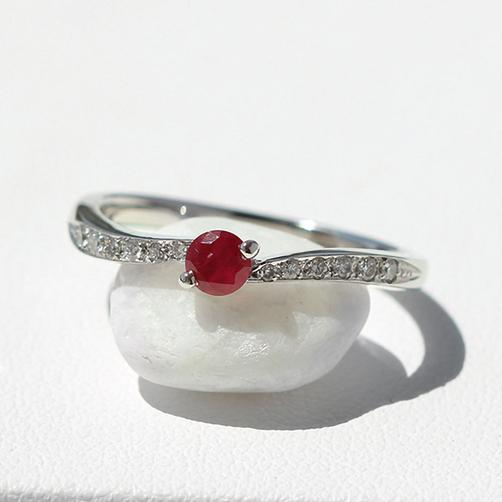 ルビー/ダイヤモンド プラチナリング(7月誕生石)《21T10197》