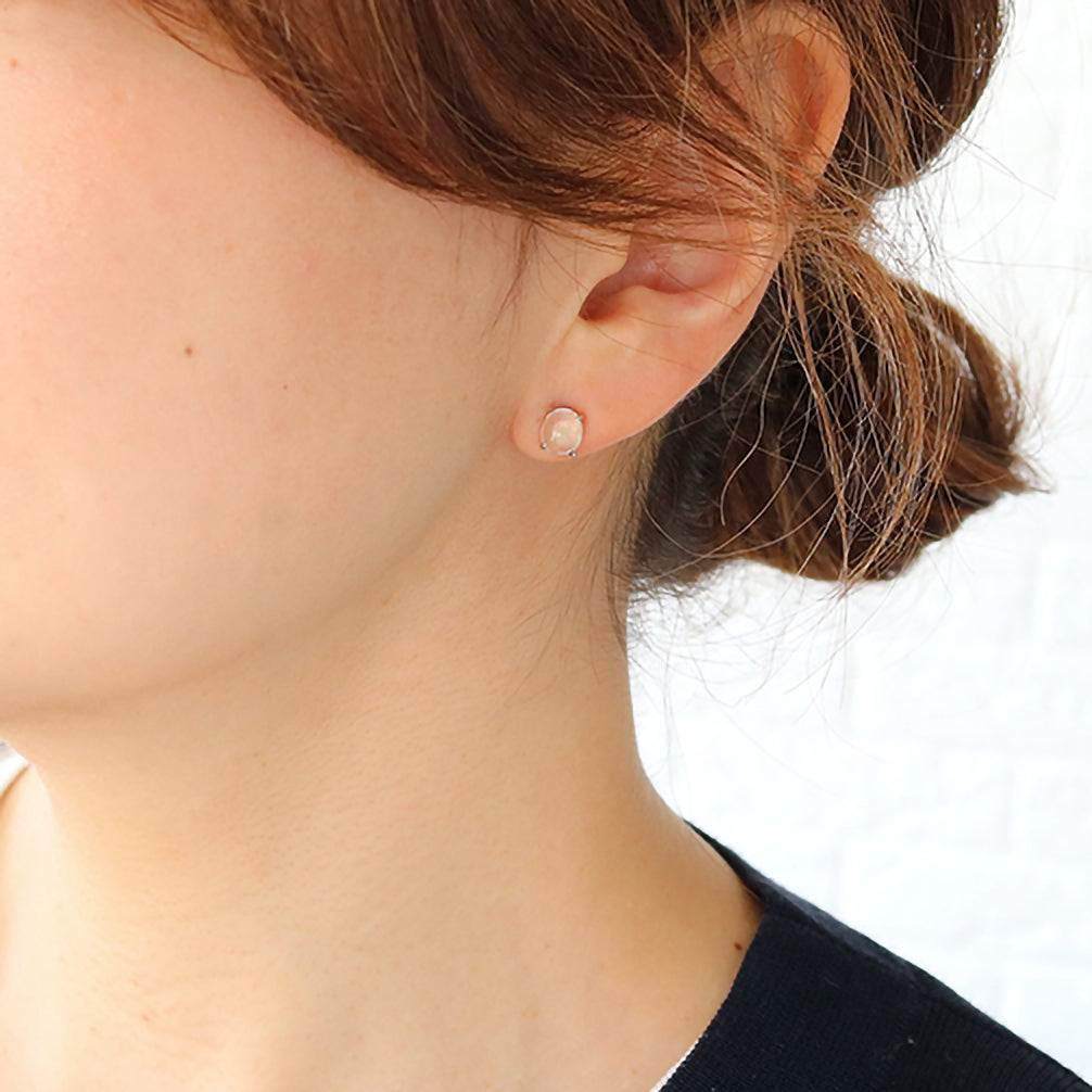 ウォーターオパール プラチナピアス(10月誕生石)《21T10209》