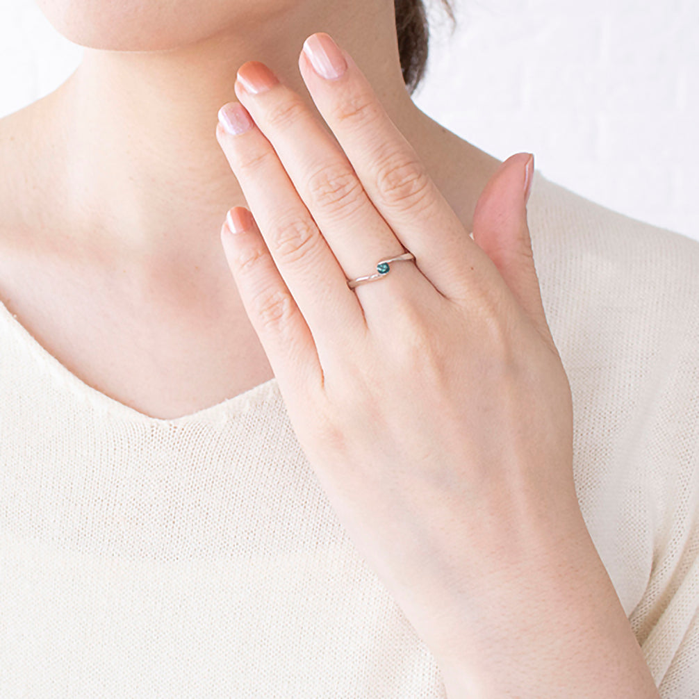 カラーチェンジガーネット プラチナリング(1月誕生石)《22T10295》