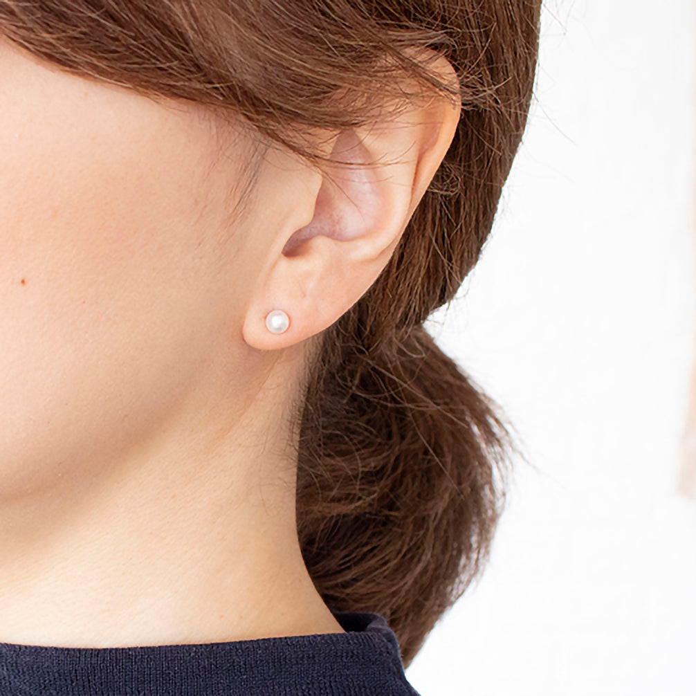 パール プラチナピアス(アコヤ真珠/4.5mm/6月誕生石)《22T10297》