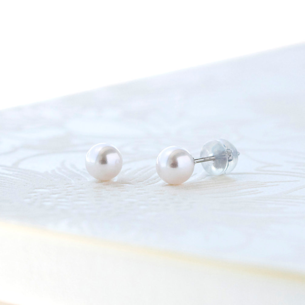 パール プラチナピアス(アコヤ真珠/5.5mm/6月誕生石)《22T10299》