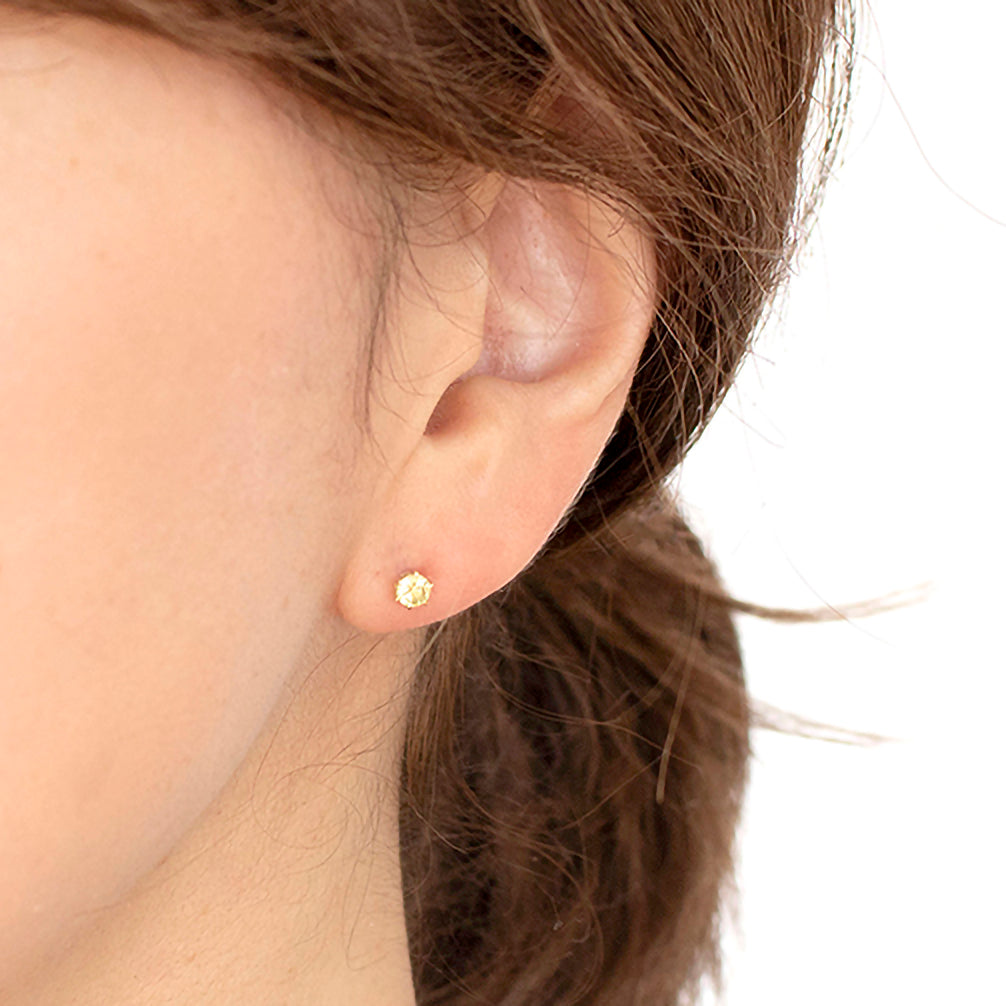 スフェーン K18ピアス(7月誕生石)《23T10196》