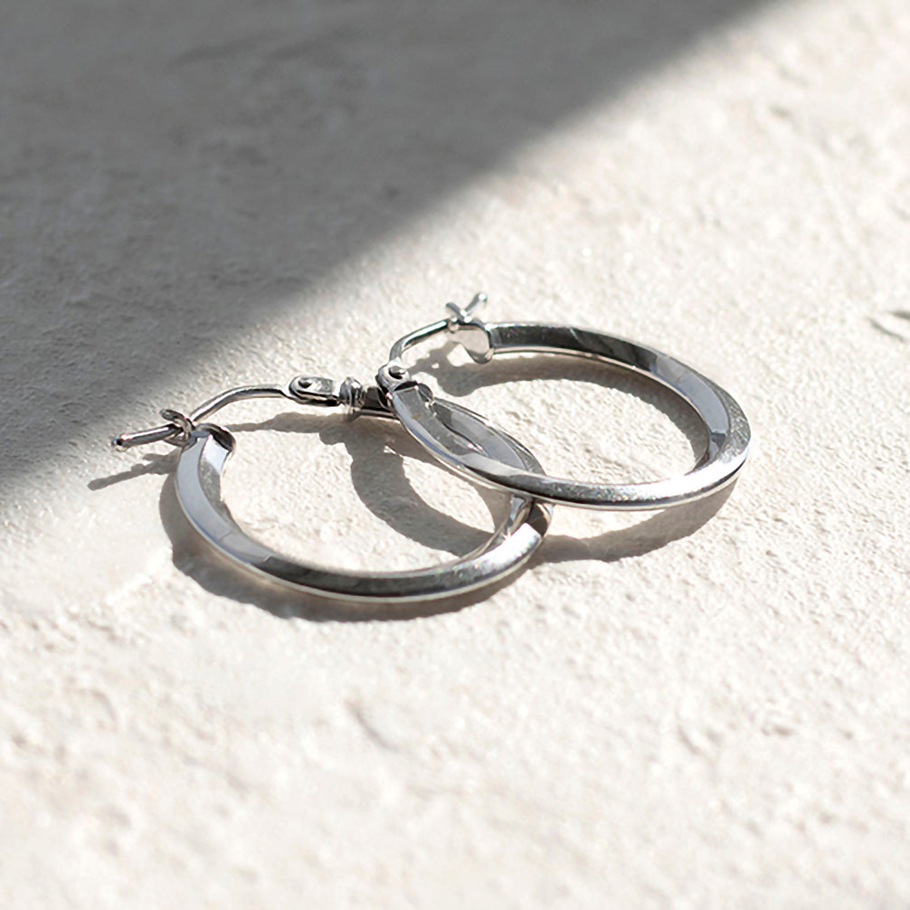 K18ピアス(イタリア製フープ)《23T10228》