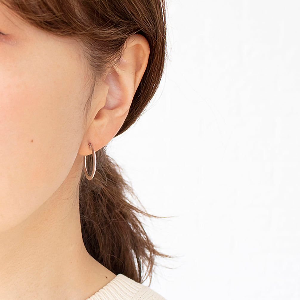 K18ピアス(イタリア製フープ)《23T10228》