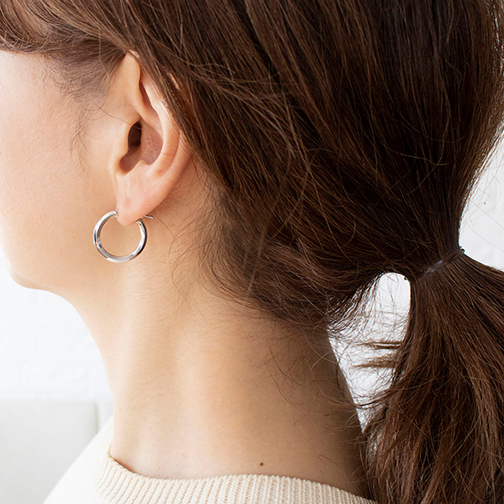 K18ピアス(イタリア製フープ)《23T10228》