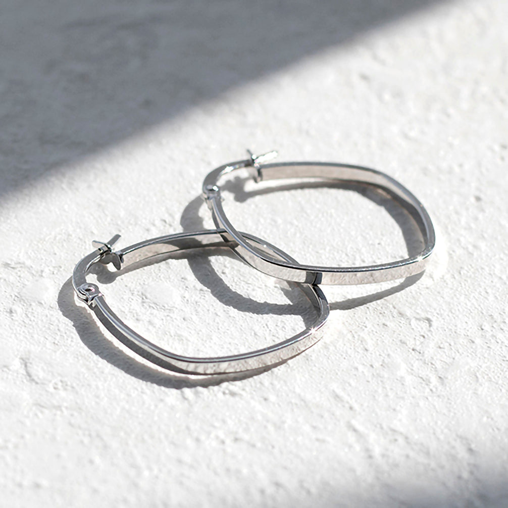 K18ピアス(イタリア製フープ)《23T10229》