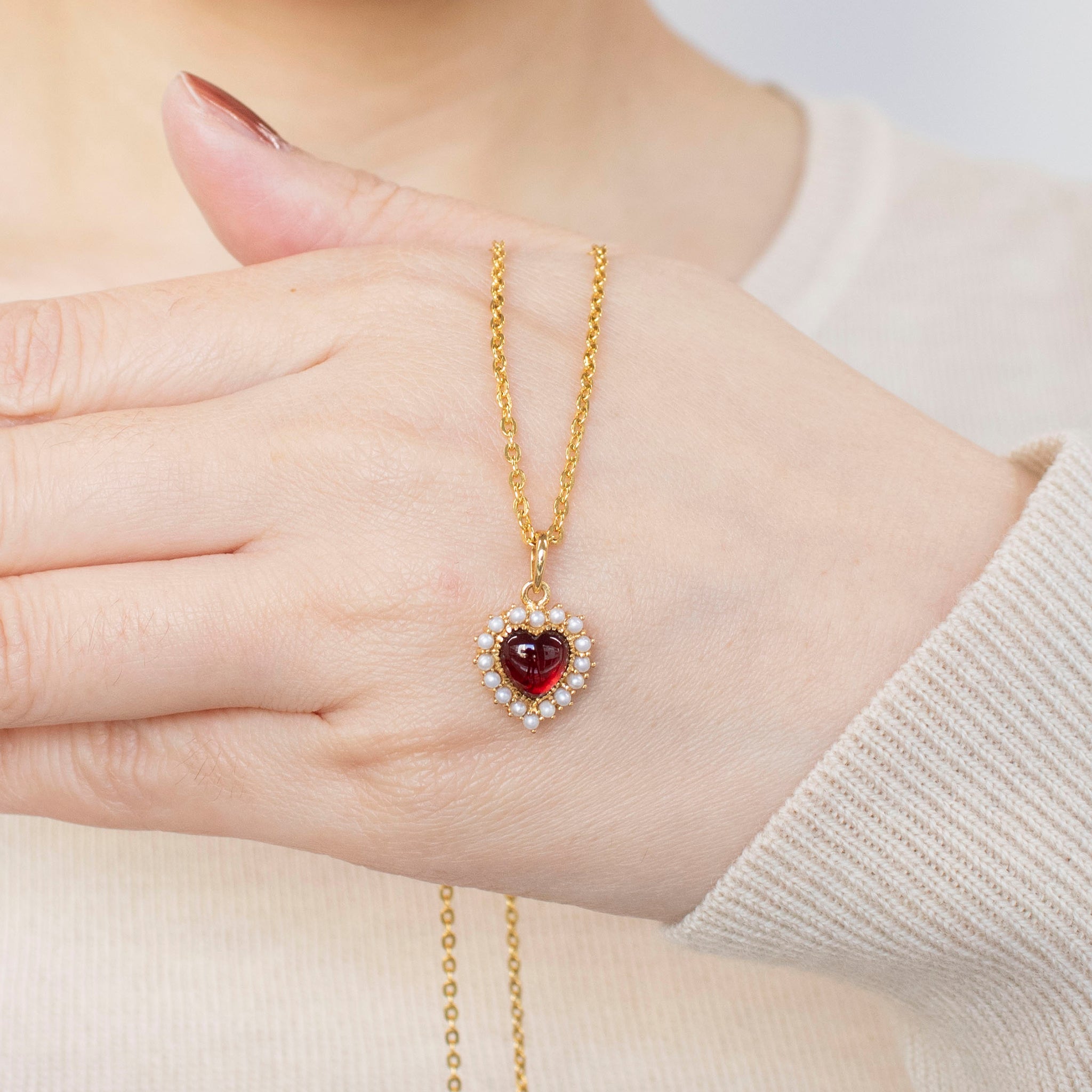 ガーネット シルバーネックレス(ハートシェイプ/1月誕生石)《23T10328》