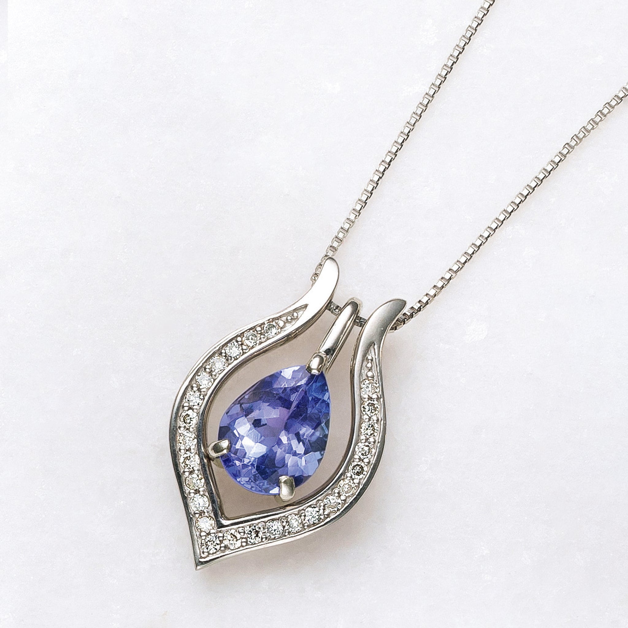 プラチナネックレスプラチナ ネックレス □ タンザナイト 1.00ct