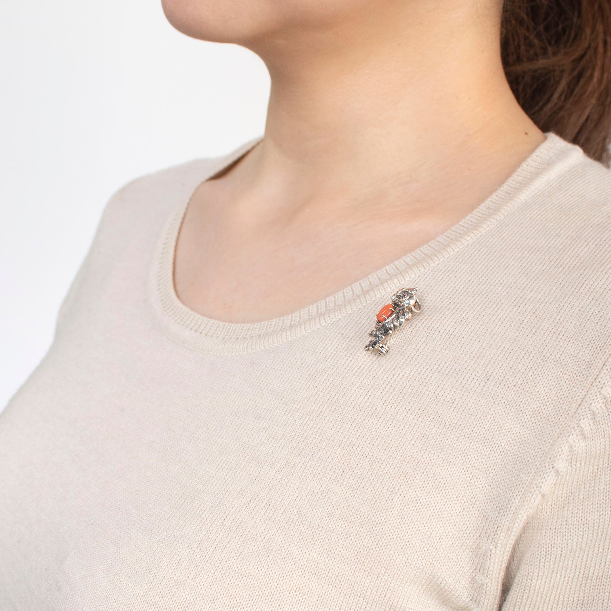 珊瑚(さんご)/マルカジット シルバーブローチ兼ペンダント(フクロウモチーフ/3月誕生石)《24T10129》