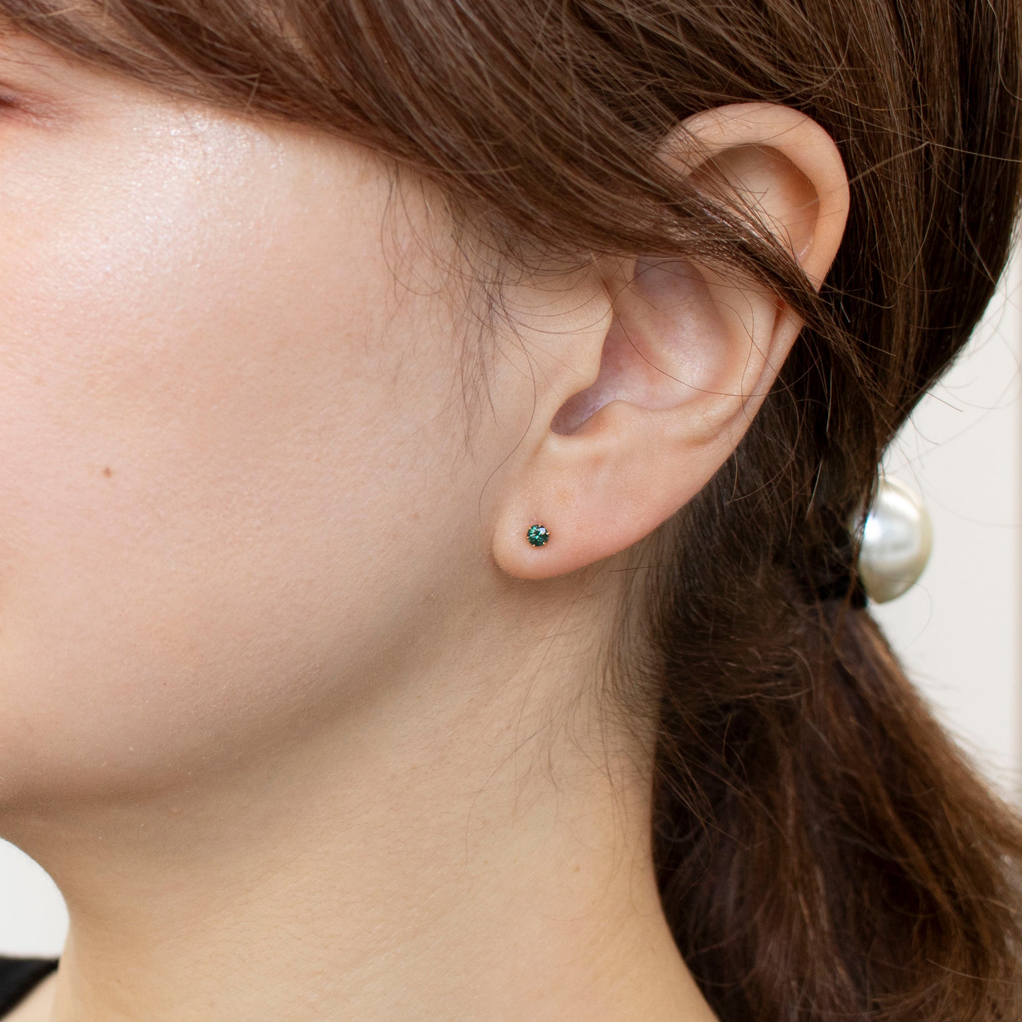 カラーチェンジガーネット K18ピアス(1月誕生石)《24T10136》