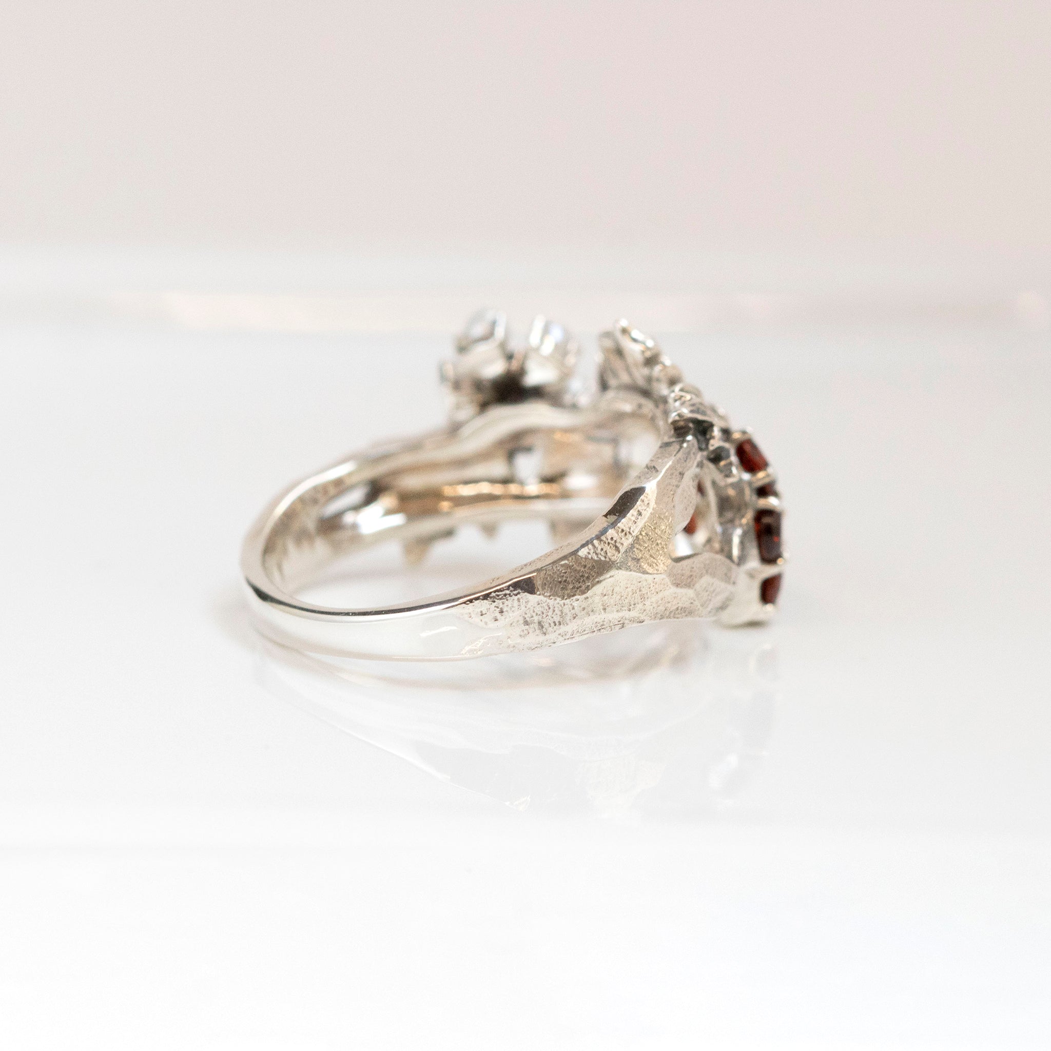 ガーネット/パール シルバーリング(淡水真珠/イチゴモチーフ/1月誕生石)《24T10307》