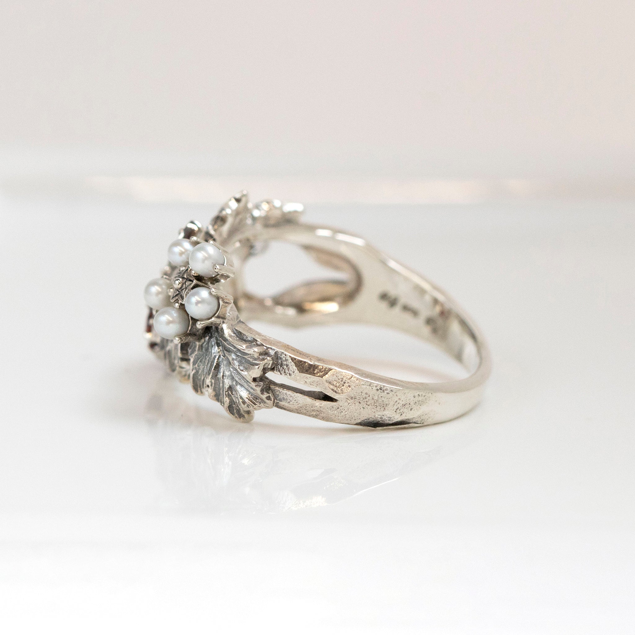 ガーネット/パール シルバーリング(淡水真珠/イチゴモチーフ/1月誕生石)《24T10307》