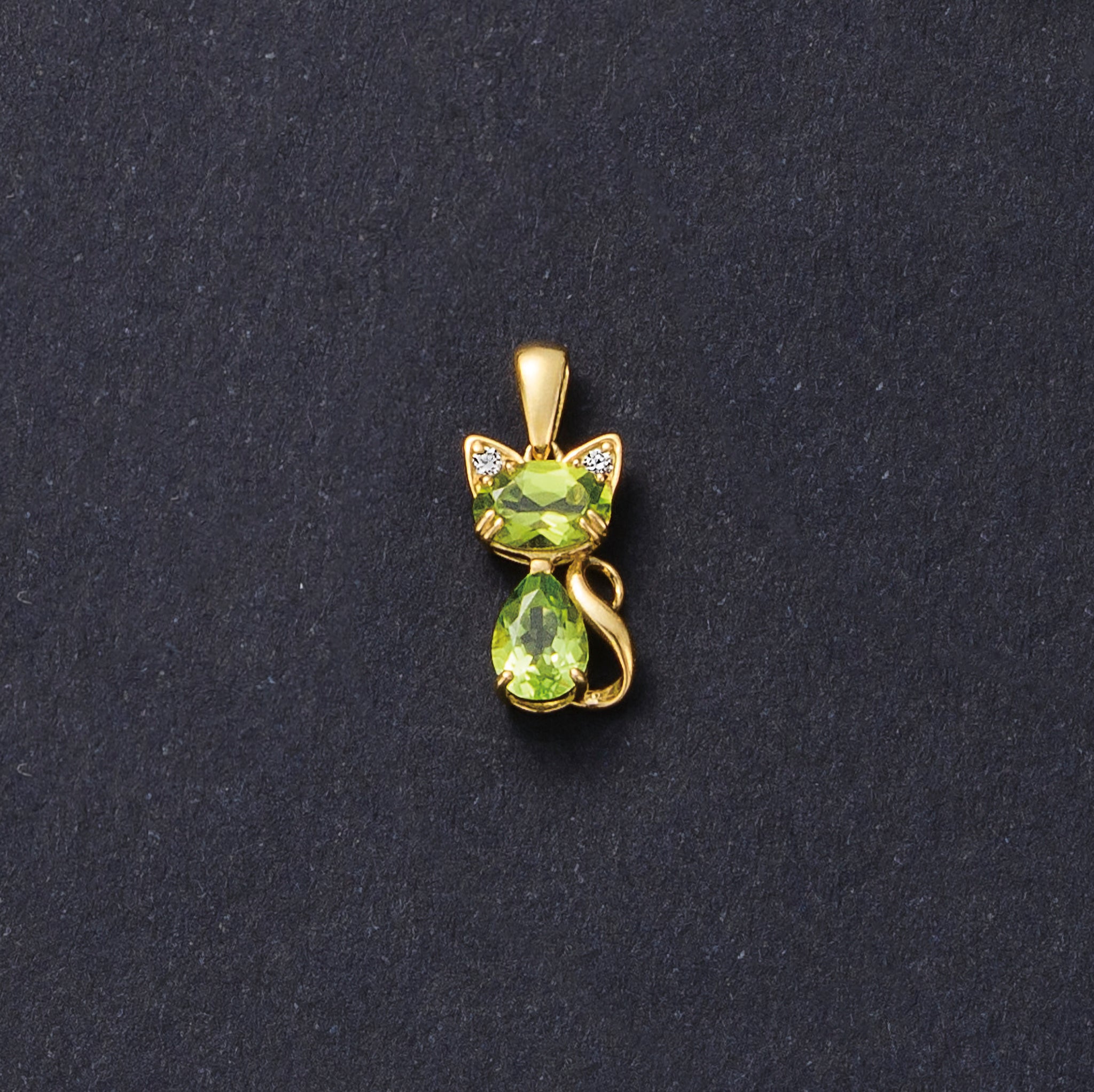 ペリドット K18ペンダントトップ(ネコモチーフ/8月誕生石)《25C40106》