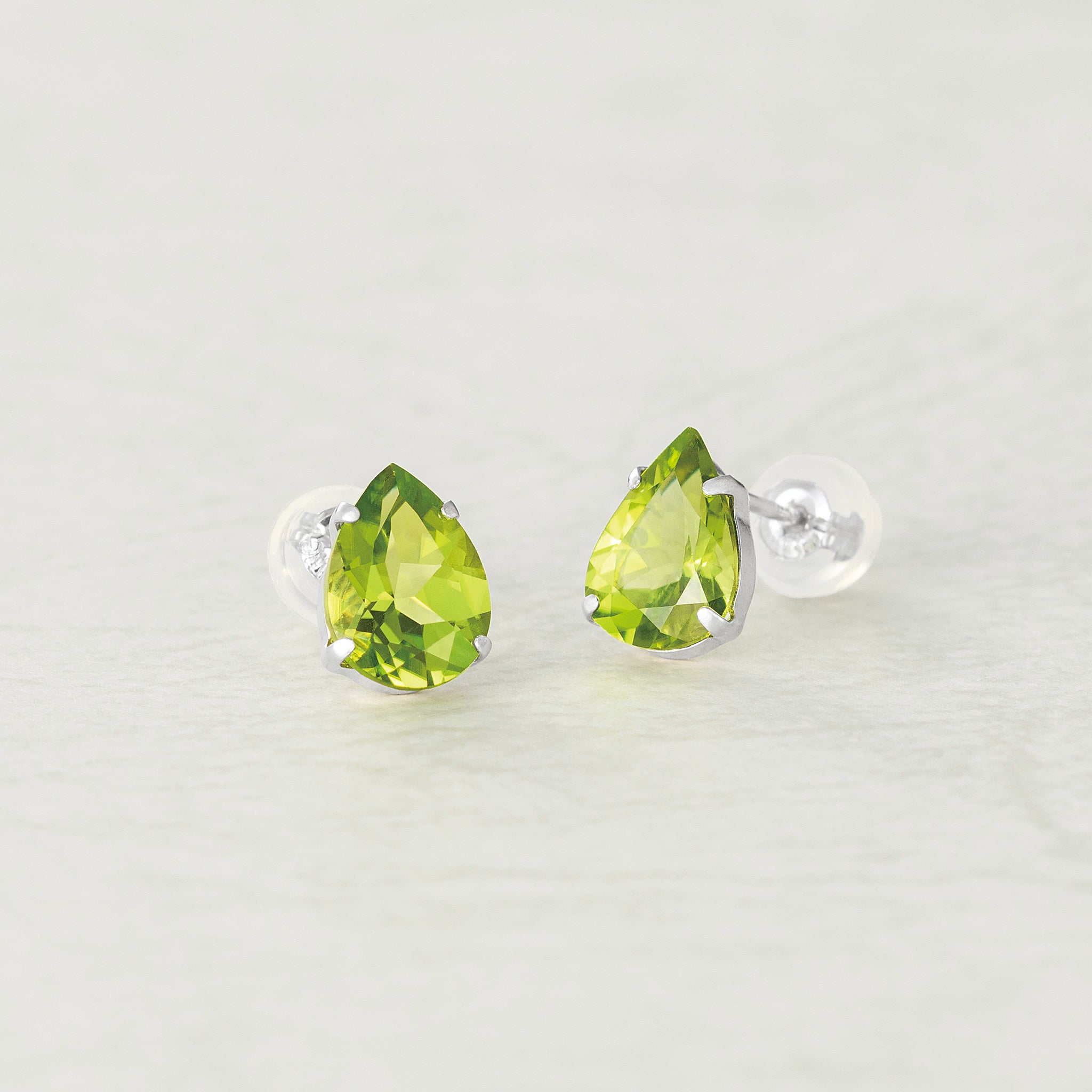 ペリドット K14ピアス(8月誕生石)《25C40117》