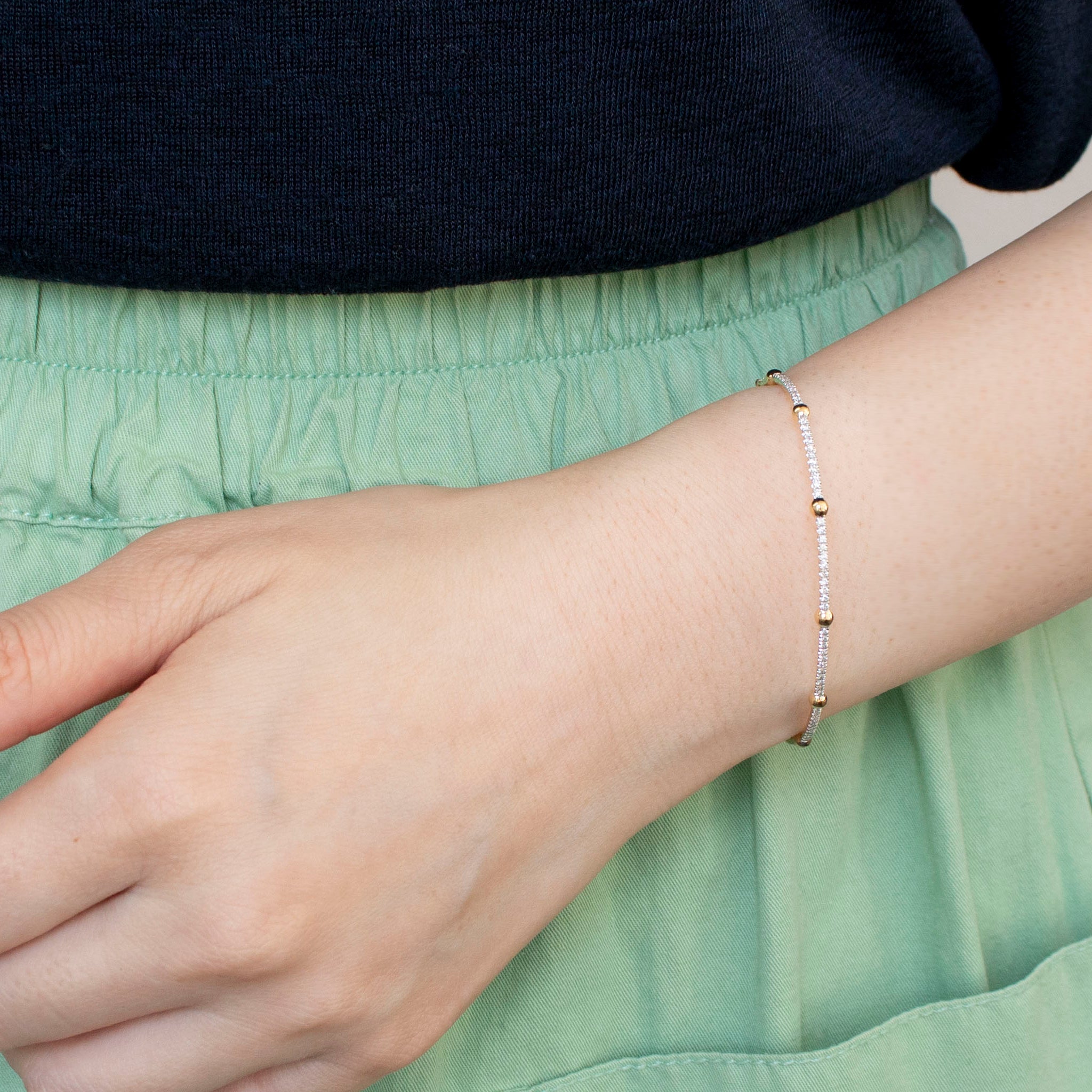 ダイヤモンド K18バングル(4月誕生石)《25C60110》