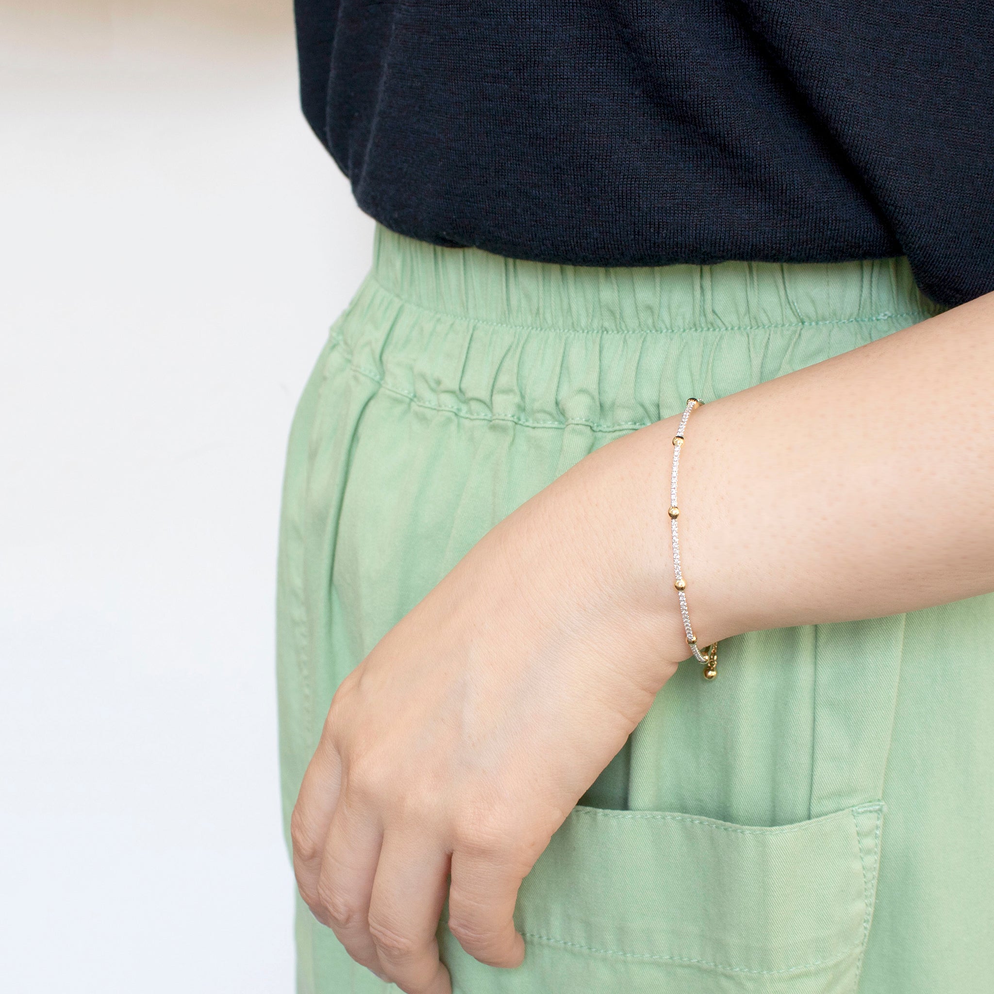 ダイヤモンド K18バングル(4月誕生石)《25C60110》