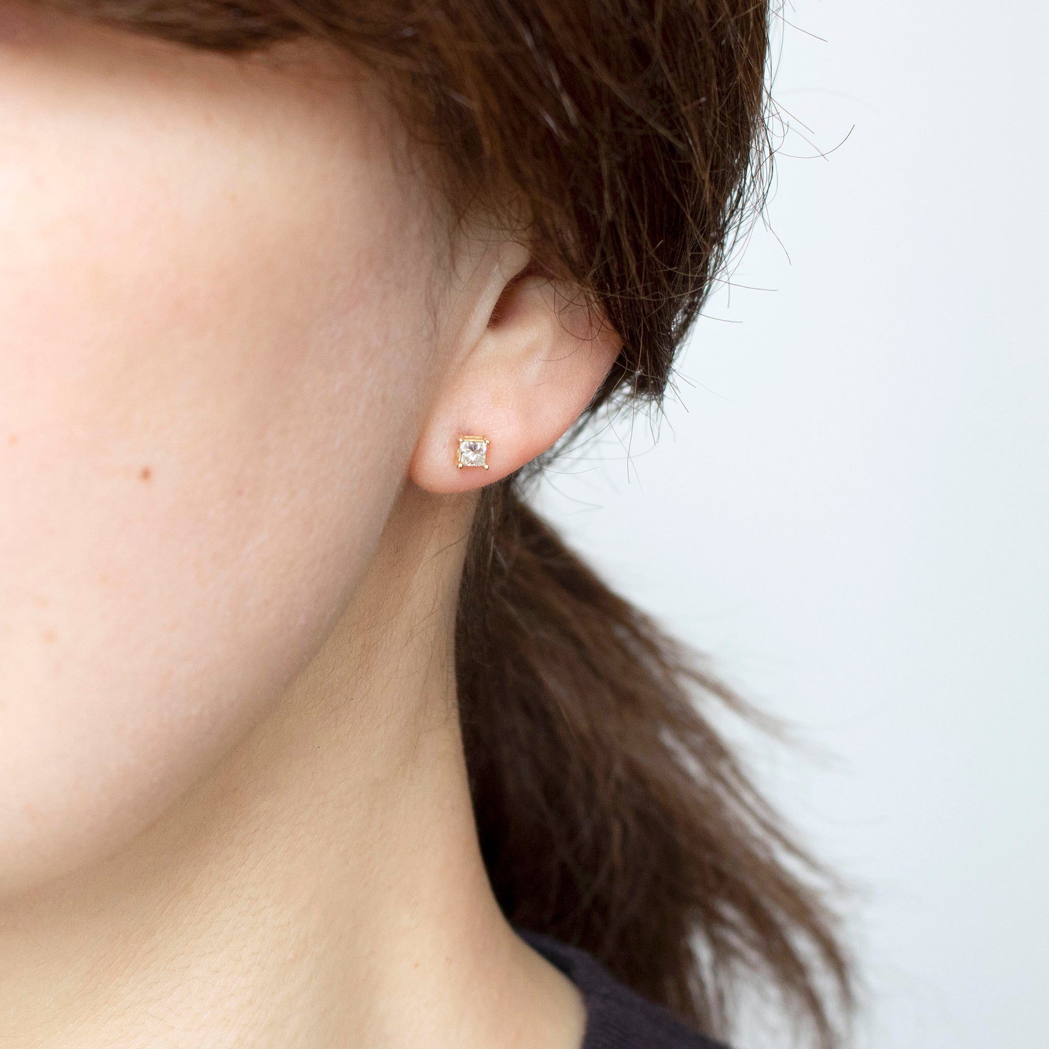 ダイヤモンド K18ピアス(プリンセスカット/4月誕生石)《25C60117》