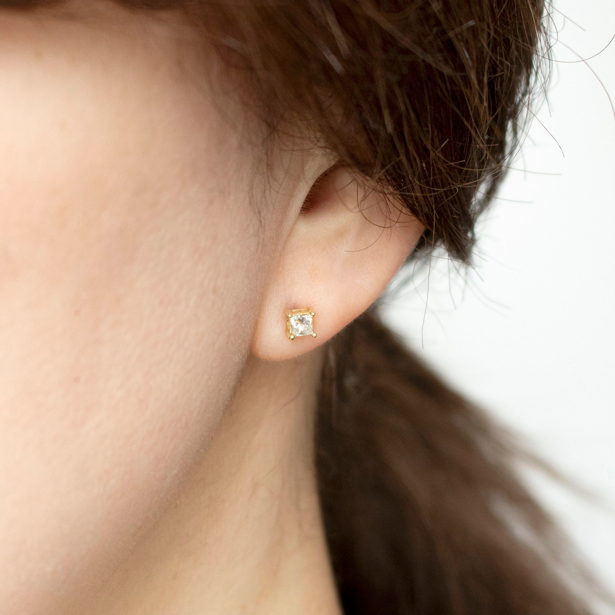 ダイヤモンド K18ピアス(プリンセスカット/4月誕生石)《25C60117》