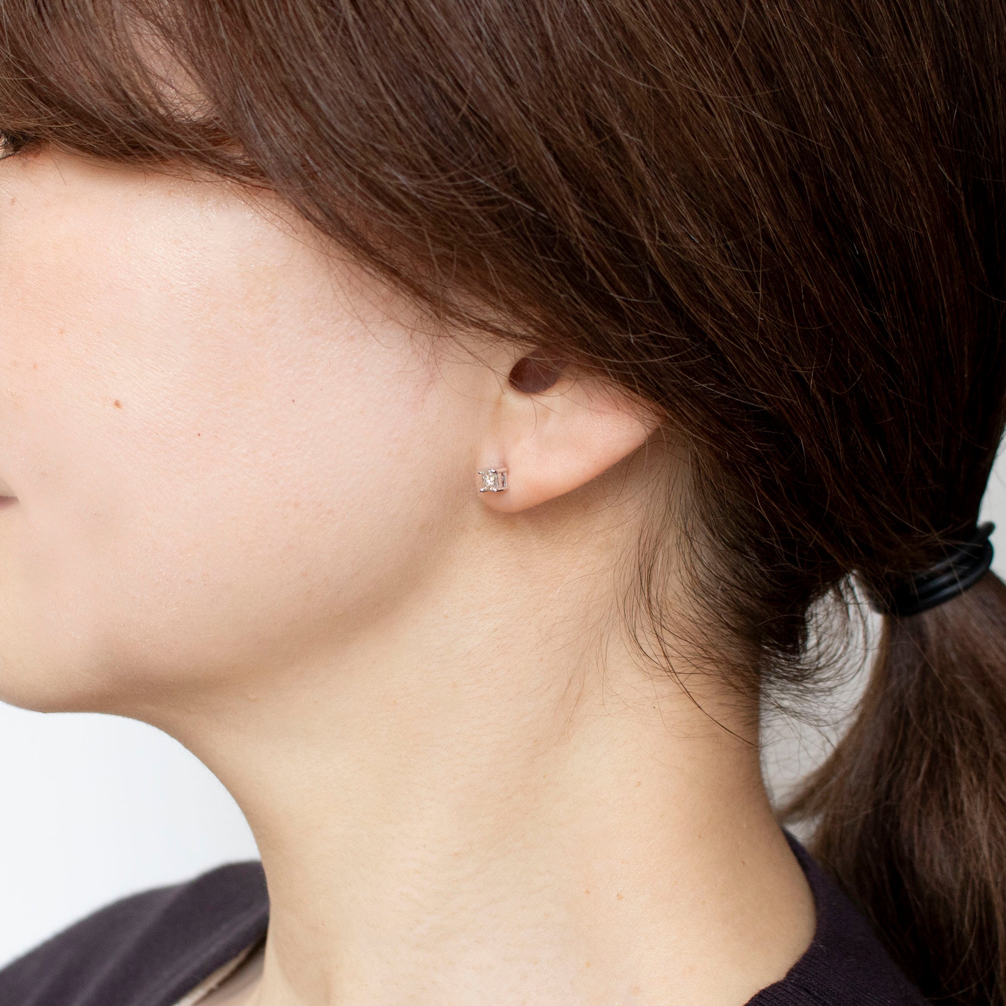 ダイヤモンド K18ピアス(プリンセスカット/4月誕生石)《25C60118》