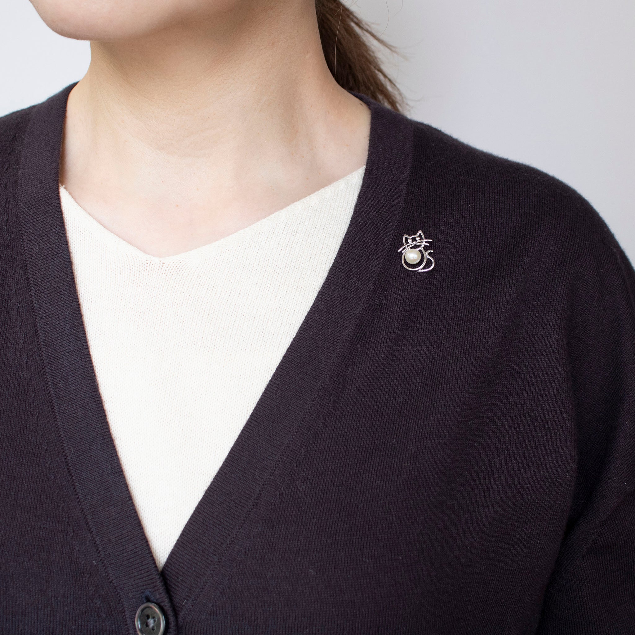 パール シルバーブローチ(淡水真珠/ネコモチーフ/6月誕生石)《25C60121》