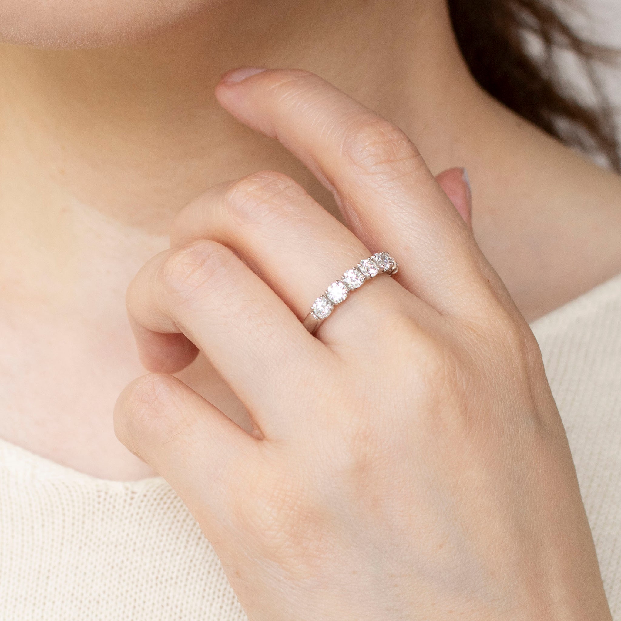 ダイヤモンド プラチナリング(計1.0カラット/Dカラー/VS2/EX/ハーフエタニティ/グレーディングレポート付/4月誕生石)《25C60130》