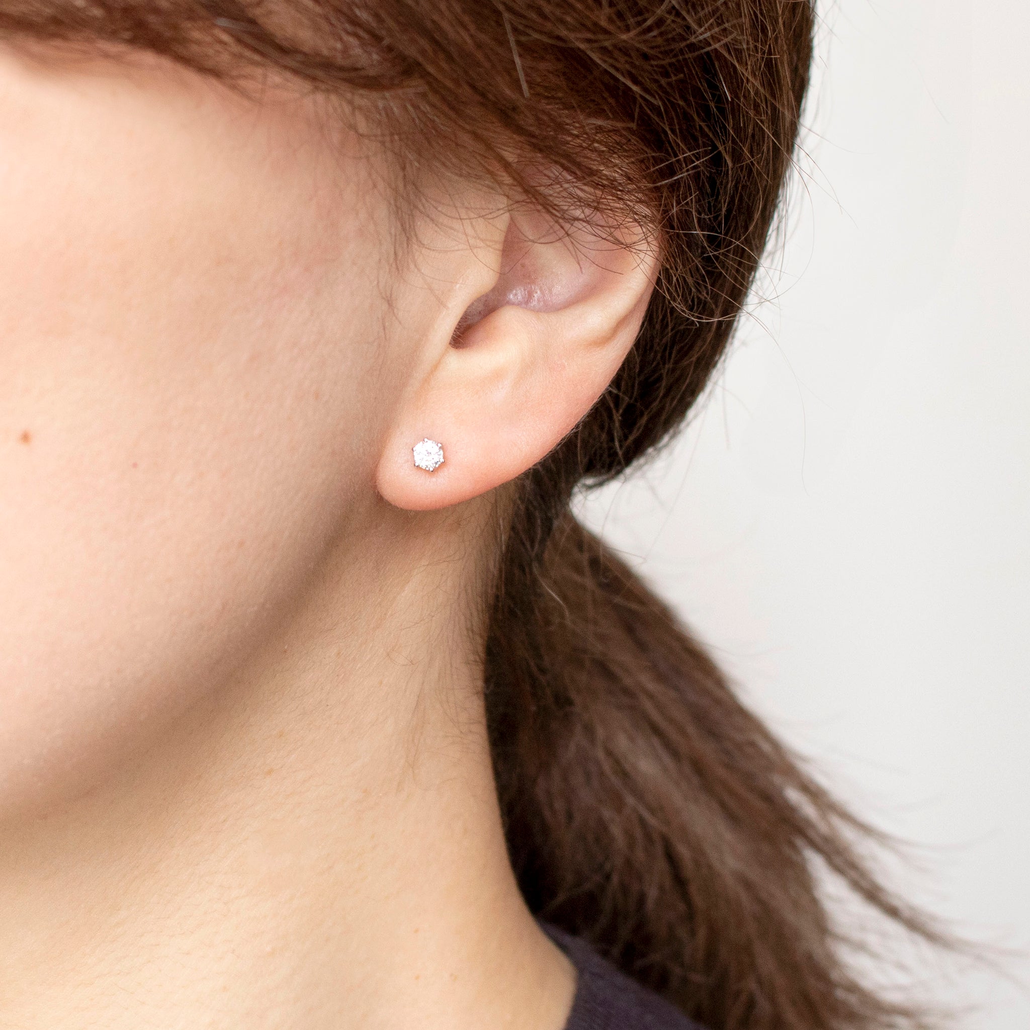 ダイヤモンド プラチナピアス(計0.28カラット/Dカラー/IF(インターナリーフローレス)/EX/グレーディングレポート付/4月誕生石)《25C60131》