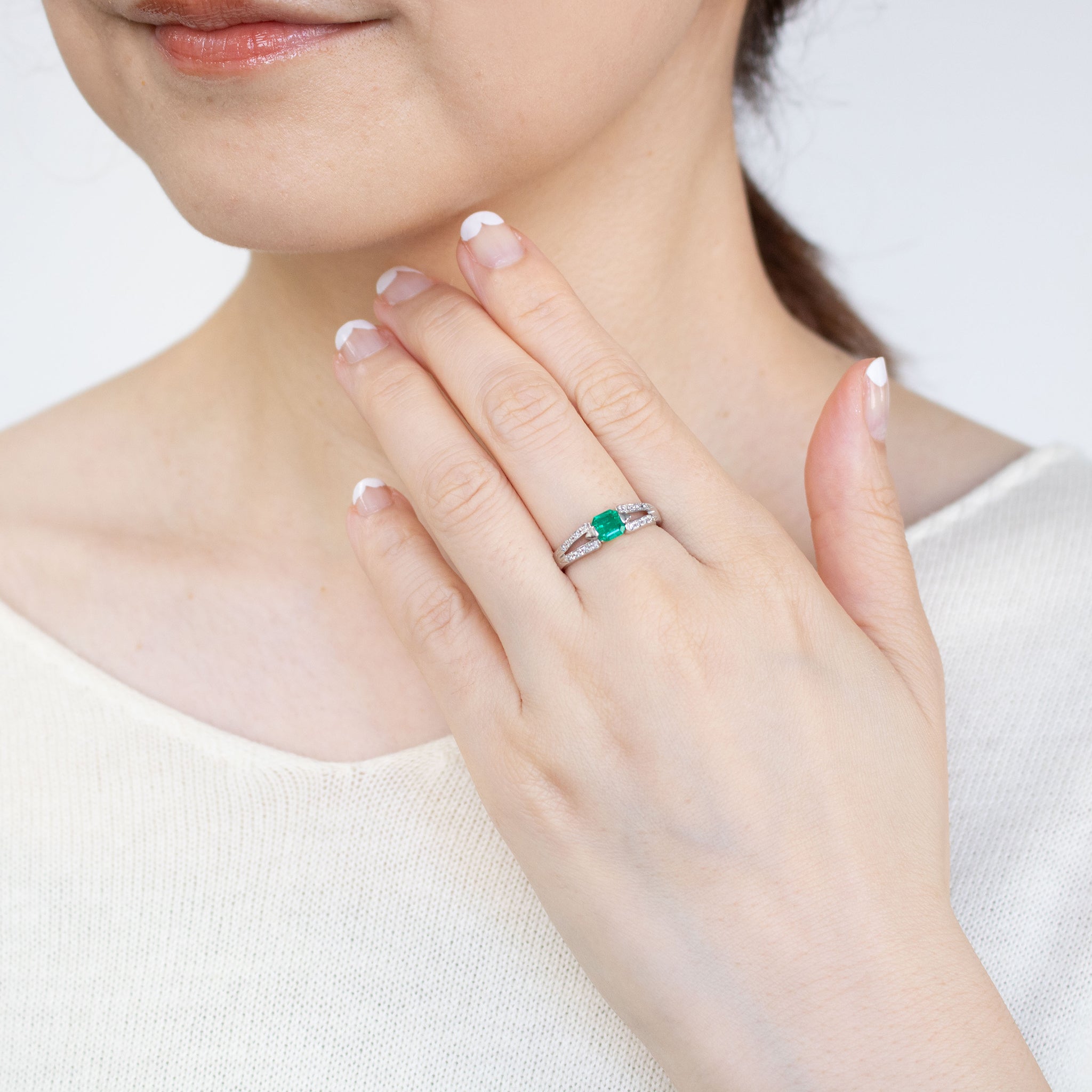 【限定1点】エメラルド/ダイヤモンド プラチナリング(5月誕生石/鑑別書付)《25C80111》