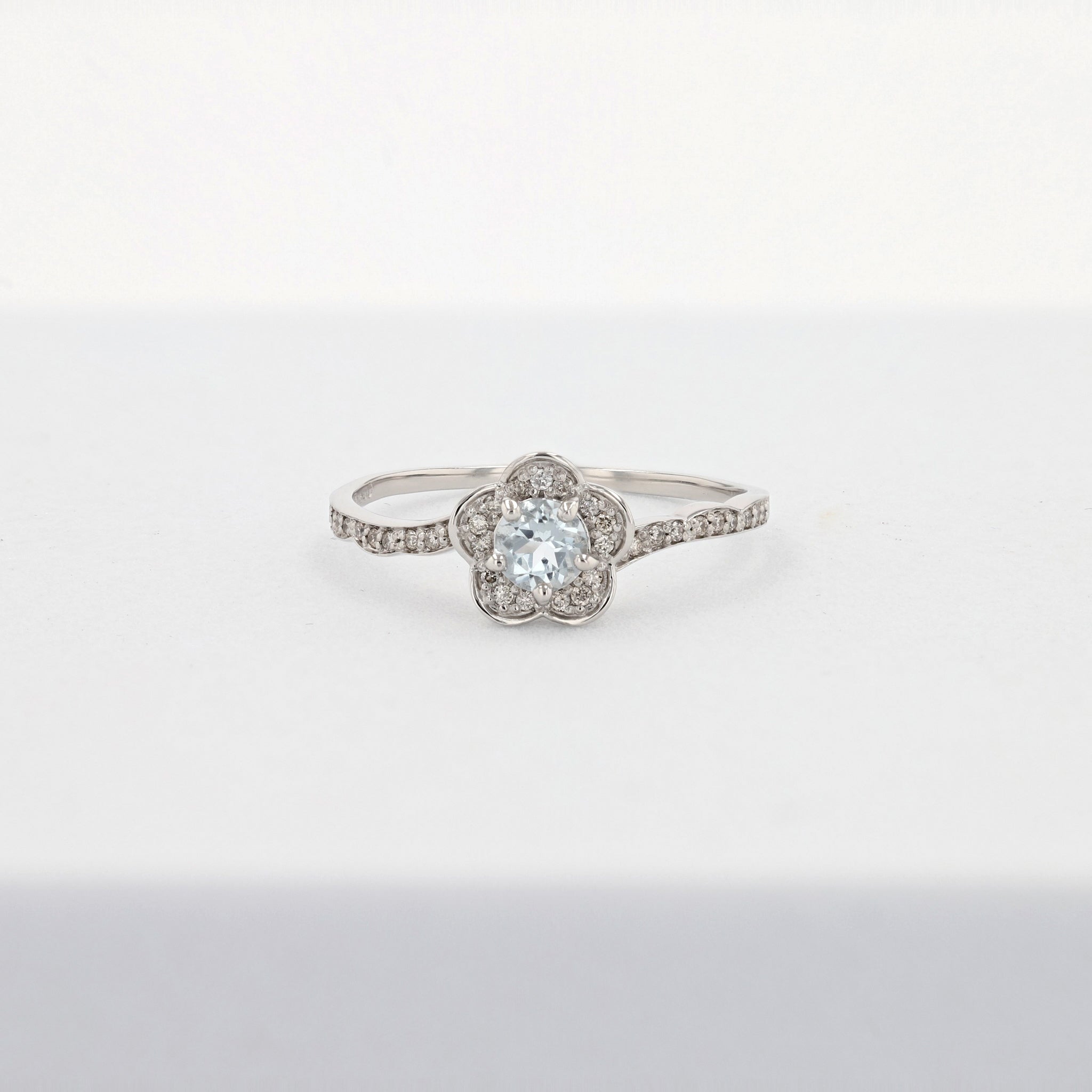 アクアマリン/ダイヤモンド プラチナリング(フラワーモチーフ/3月誕生石)《25H00305》