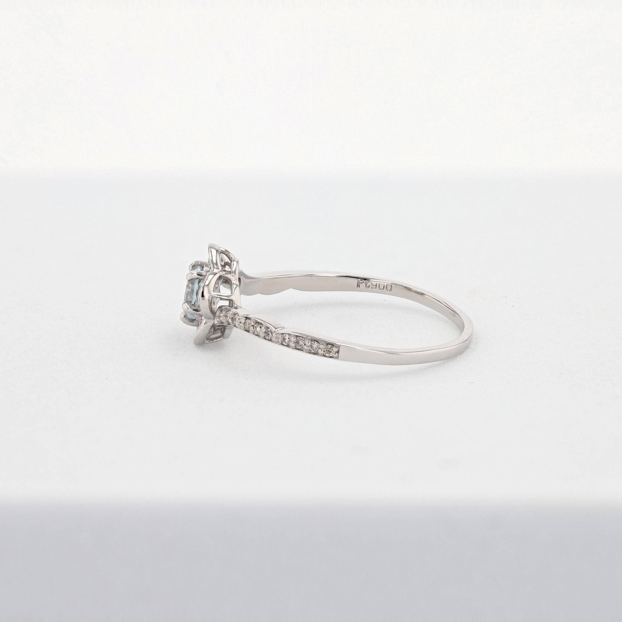 アクアマリン/ダイヤモンド プラチナリング(フラワーモチーフ/3月誕生石)《25H00305》