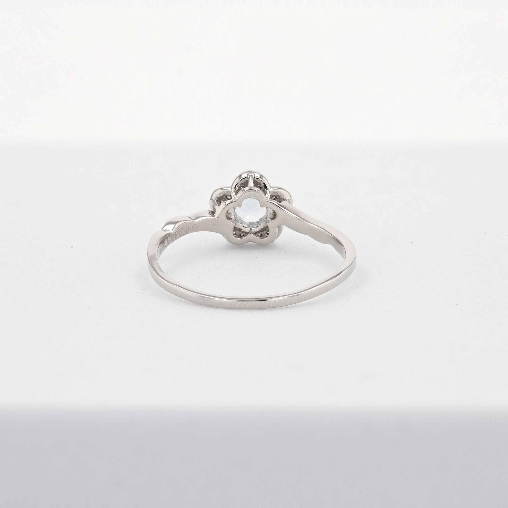 アクアマリン/ダイヤモンド プラチナリング(フラワーモチーフ/3月誕生石)《25H00305》