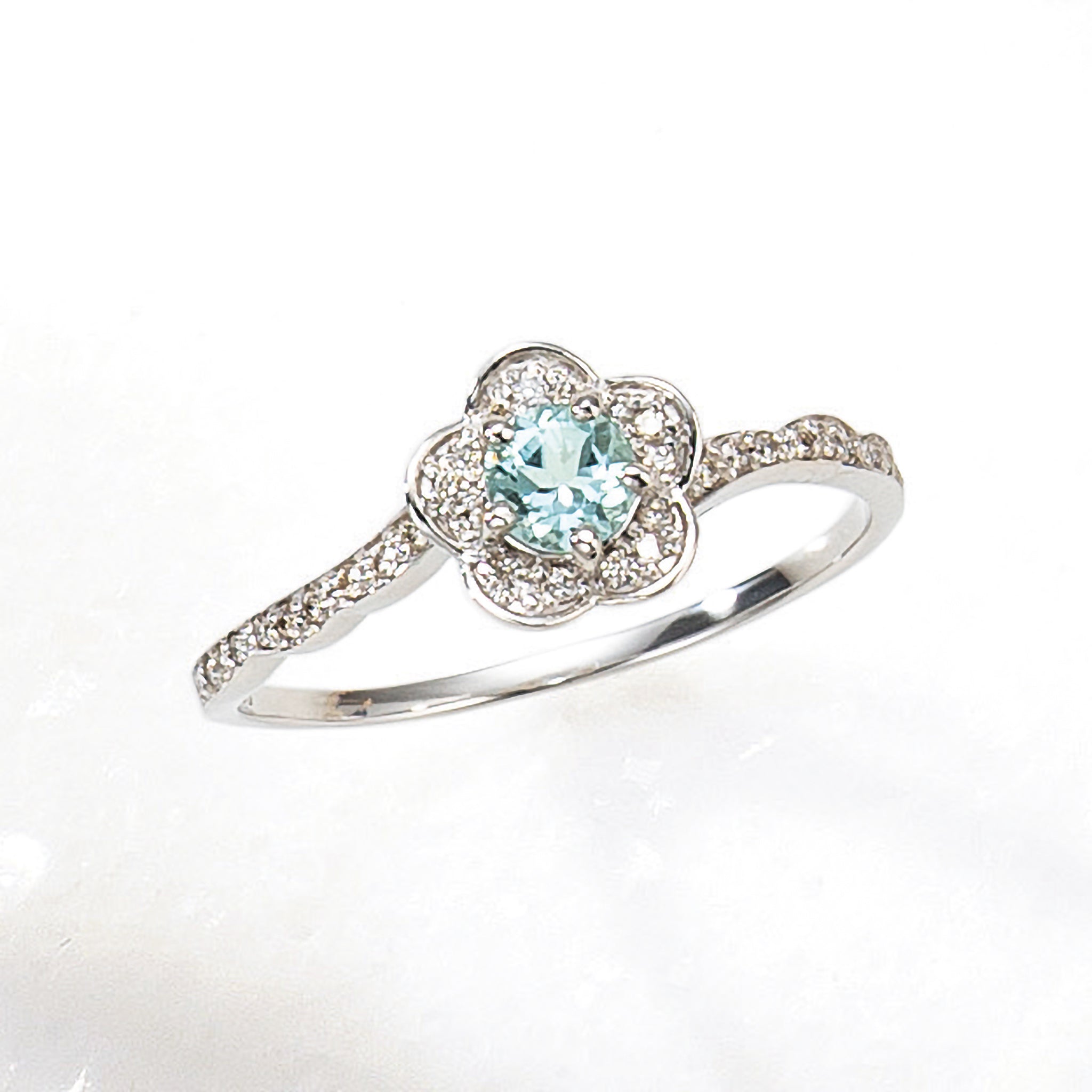 アクアマリン/ダイヤモンド プラチナリング(フラワーモチーフ/3月誕生石)《25H00305》
