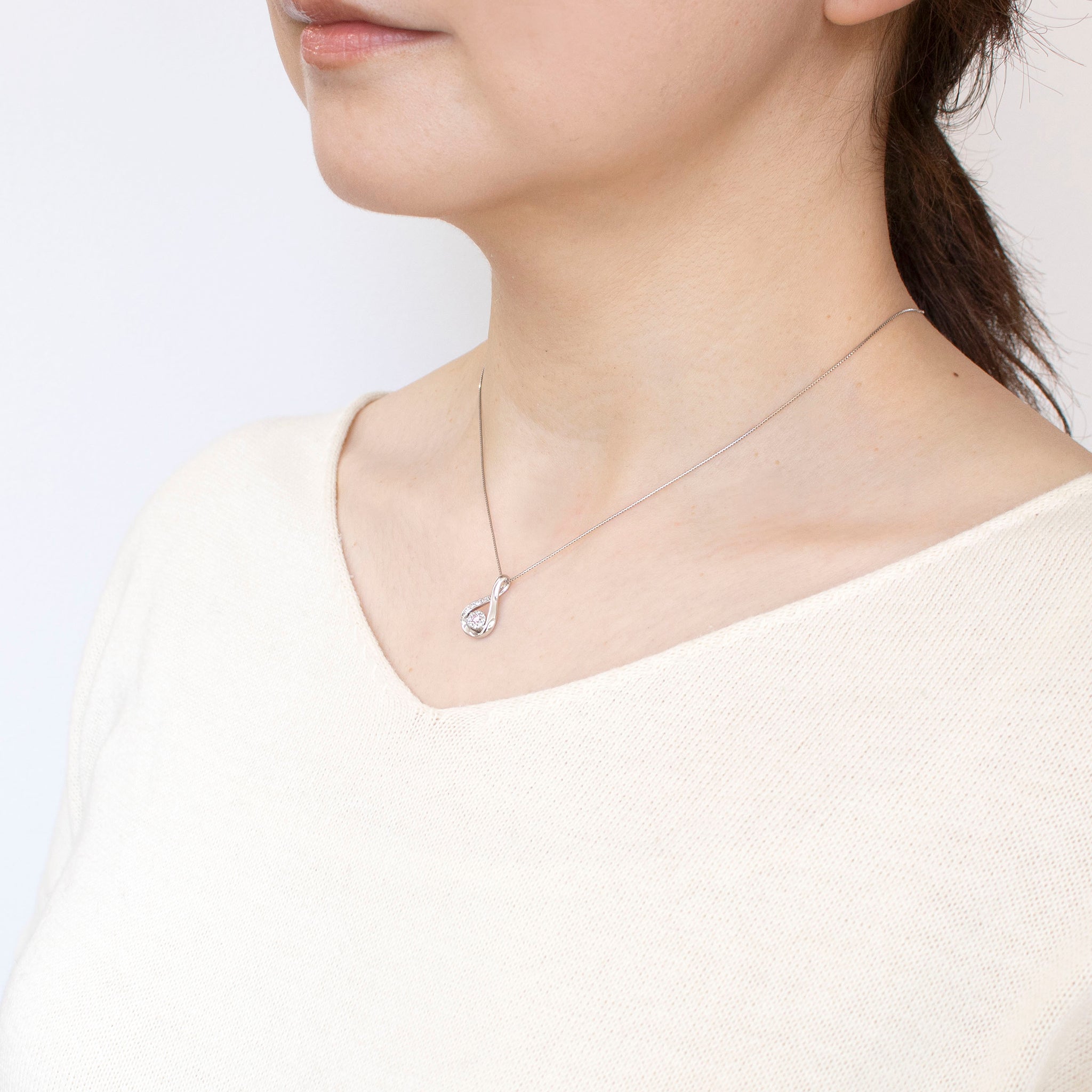 【限定2点】ピンクダイヤモンド/ダイヤモンド プラチナネックレス(0.03カラット/ファンシーパープリッシュピンク/SIクラス/4月誕生石/グレーディングレポート付)《25H00401》