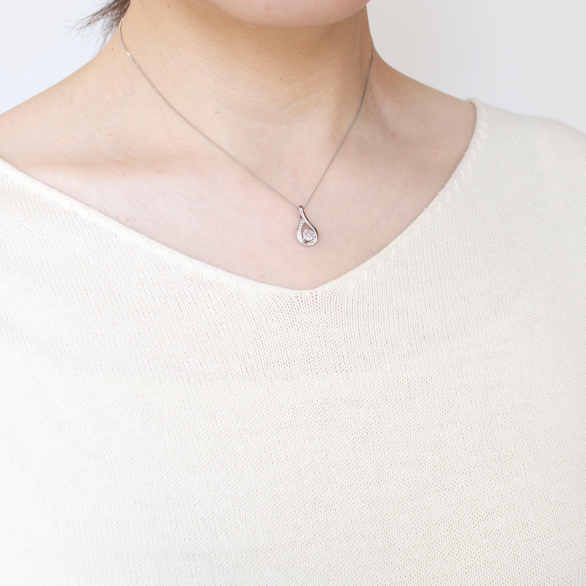 【限定2点】ピンクダイヤモンド/ダイヤモンド プラチナネックレス(0.03カラット/ファンシーパープリッシュピンク/SIクラス/4月誕生石/グレーディングレポート付)《25H00401》